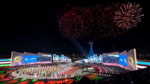 Праздничный салют прогремел в небе над Ташкентом в честь 34-й годовщины независимости Узбекистана - Sputnik Узбекистан