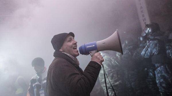 Внутренние войска начали штурм лагеря митингующих на Майдане - Sputnik Ўзбекистон