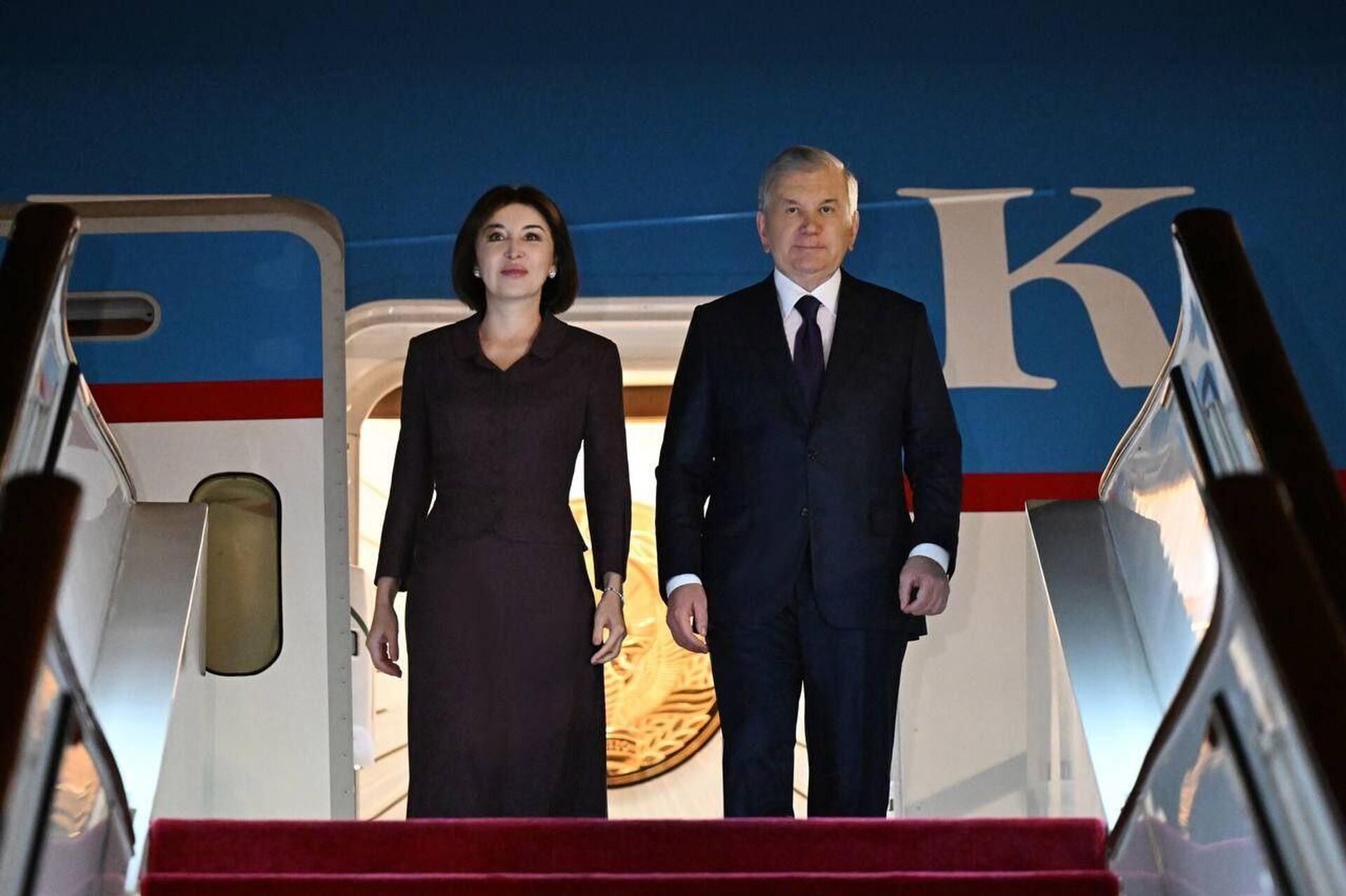 Президент Узбекистан Шавкат Мирзиёев вместе с супругой прибыл с официальным визитом в город Тяньцзинь.  - Sputnik Узбекистан, 1920, 31.08.2025