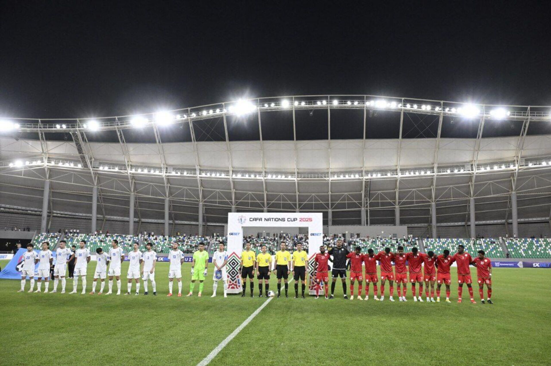 Сборная Узбекистана по футболу начала турнир CAFA с ничьей с командой Омана - Sputnik Узбекистан, 1920, 31.08.2025