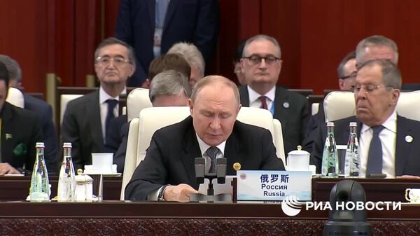 Традиционные ценности уходят на второй план с международной повестки – пора их вернуть, заявил Путин - Sputnik Узбекистан