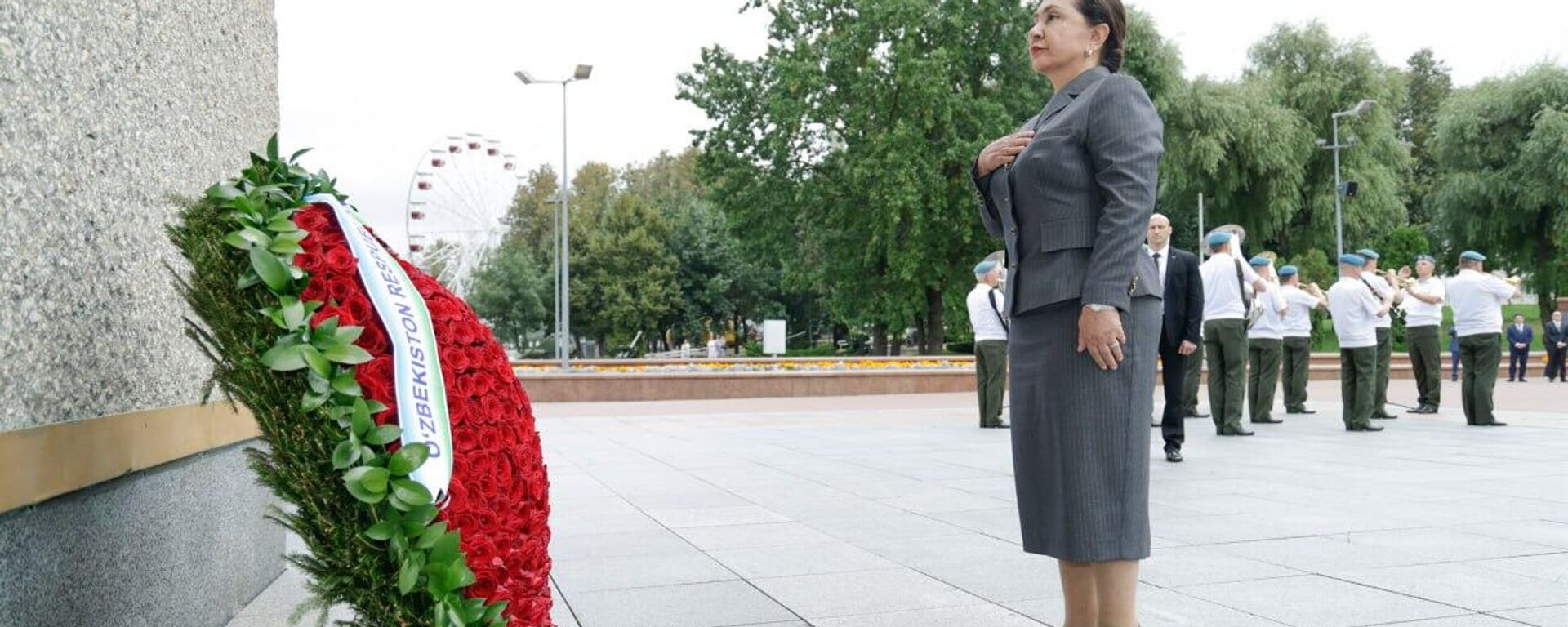 Председатель Сената Узбекистана возложила цветы на Площади Победы в Витебске - Sputnik Ўзбекистон, 1920, 02.09.2025