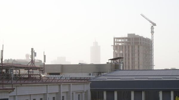 В Ташкенте начинается пыльная буря - Sputnik Узбекистан