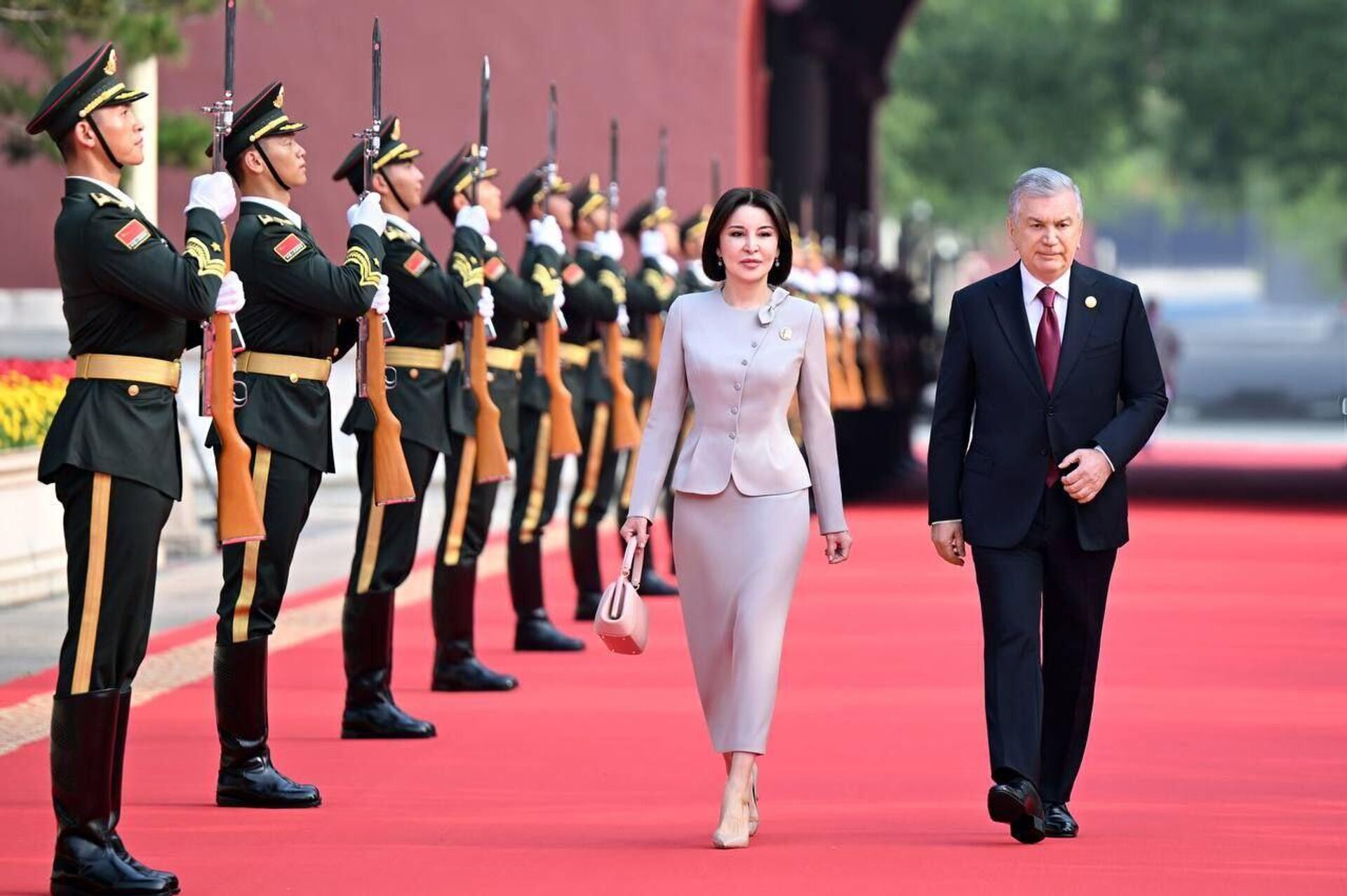  Шавкат Мирзиёев принял участие в торжественном мероприятии в честь 80-й годовщины Победы во Второй мировой войне - Sputnik Узбекистан, 1920, 03.09.2025