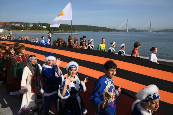 ШИФ-2025 Ғалабанинг 80-йиллигига бағишланган намойиш билан бошланади. - Sputnik Ўзбекистон