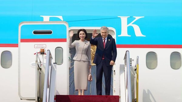 Шавкат Мирзиёев завершил визит в Китайскую Народную Республику и отбыл в Ташкент - Sputnik Узбекистан