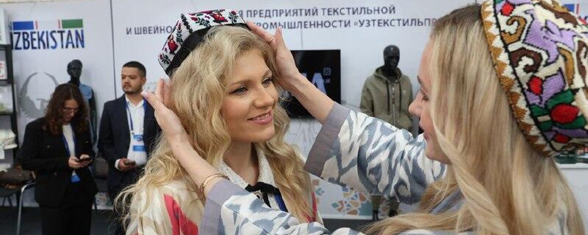 Узбекистан и Беларусь представили национальную продукцию на выставке в Витебске - Sputnik Узбекистан, 1920, 03.09.2025