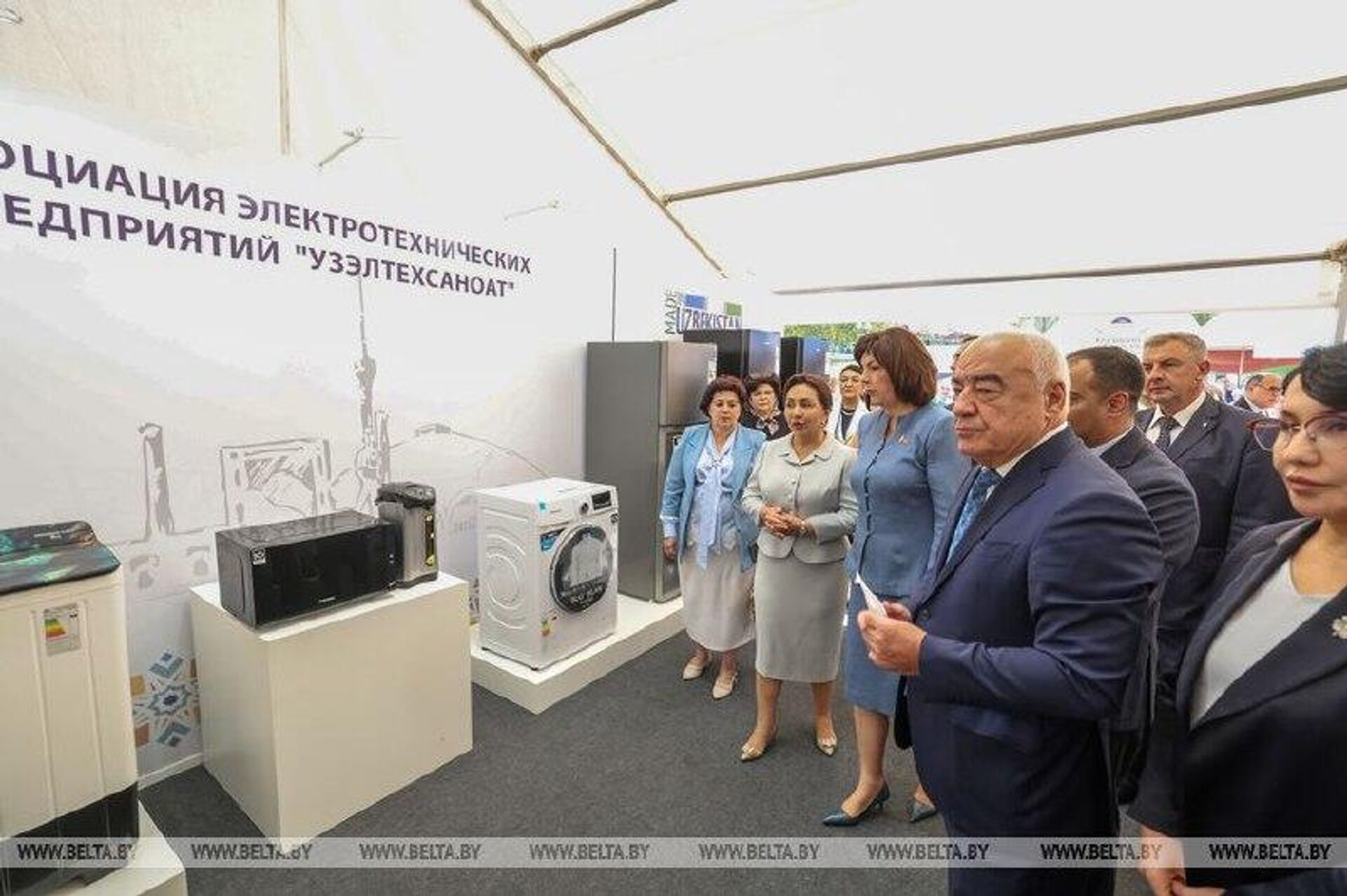 Узбекистан и Беларусь представили национальную продукцию на выставке в Витебске - Sputnik Узбекистан, 1920, 03.09.2025