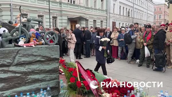 В Москве почтили память жертв теракта в Беслане - Sputnik Узбекистан