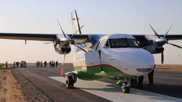 В Джизакской области в строящемся современном аэропорту впервые в тестовом режиме приземлился самолет - Sputnik Узбекистан