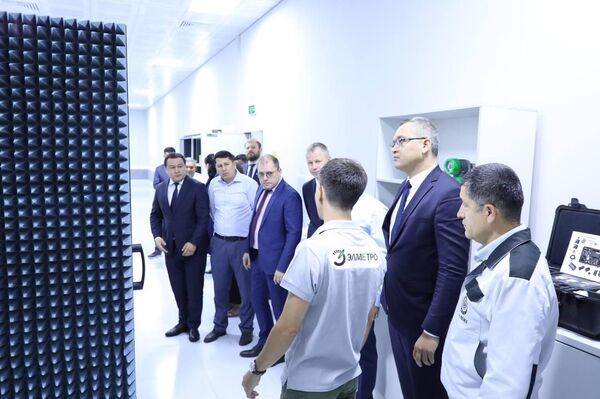 Россия передала Узбекистану новый эталонный стенд для поверки уровнемеров  - Sputnik Узбекистан