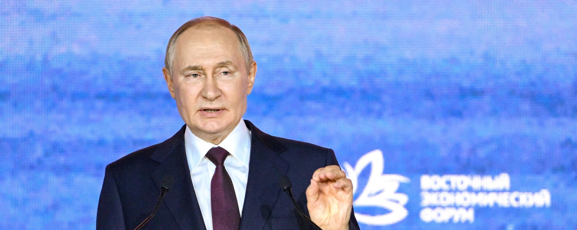 Владимир Путин ШИФ ялпи мажлисида иштирок этмоқда - Sputnik Ўзбекистон, 1920, 05.09.2025