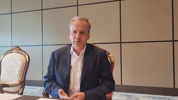 В Узбекистане стартовал один из крупнейших шахматных турниров мира — Grand Swiss 2025 - Sputnik Узбекистан