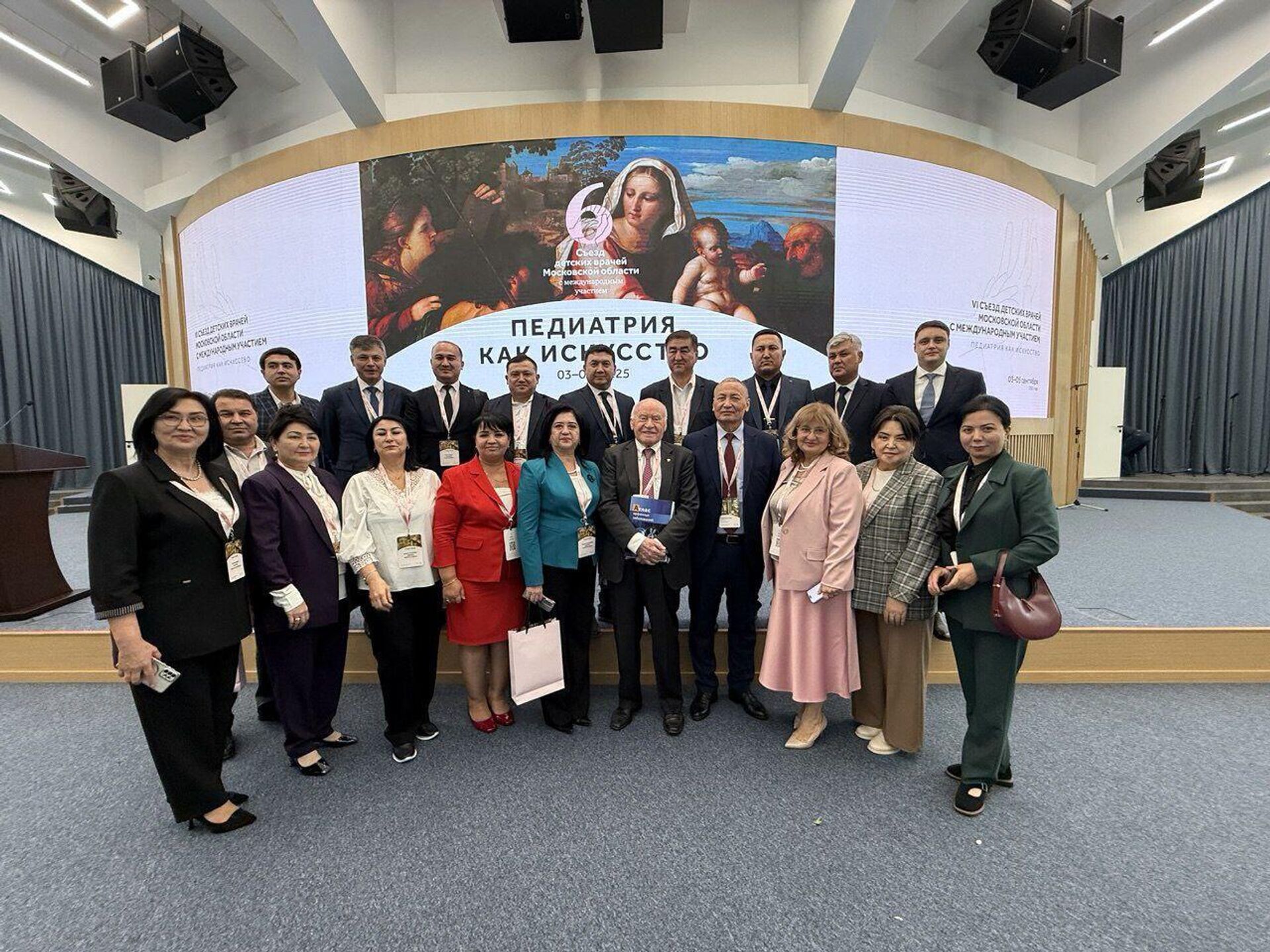 Делегация Ташобласти приняла участие в VI международном съезде детских врачей в Московском регионе.  - Sputnik Узбекистан, 1920, 06.09.2025