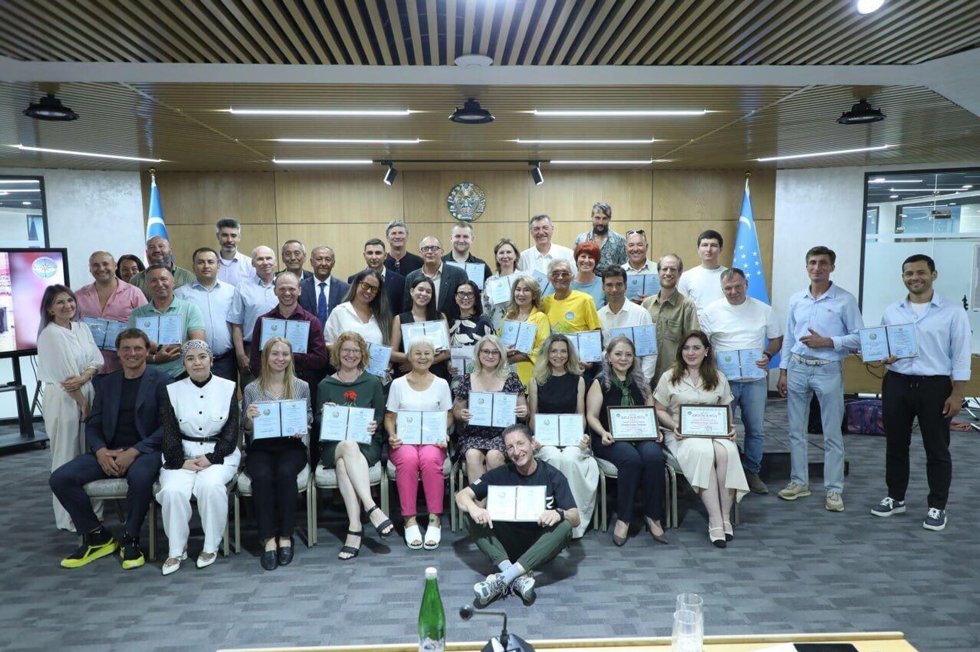 Впервые в Узбекистане вручили дипломы инструкторам активного туризма - Sputnik Узбекистан, 1920, 06.09.2025