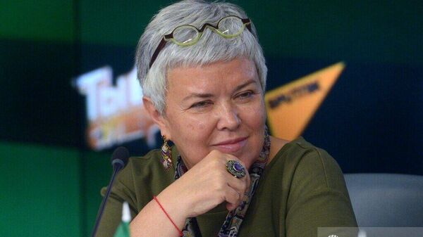 Путин наградил орденом Александра Невского замглавреда международной медиагруппы Россия сегодня Елену Чепурных - Sputnik Узбекистан