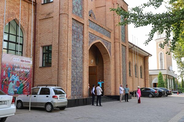 Персональная выставка художника Алижона Рахимова Родина и жизнь в моих произведениях Персональная выставка художника Алижона Рахимова Родина и жизнь в моих произведениях - Sputnik Ўзбекистон