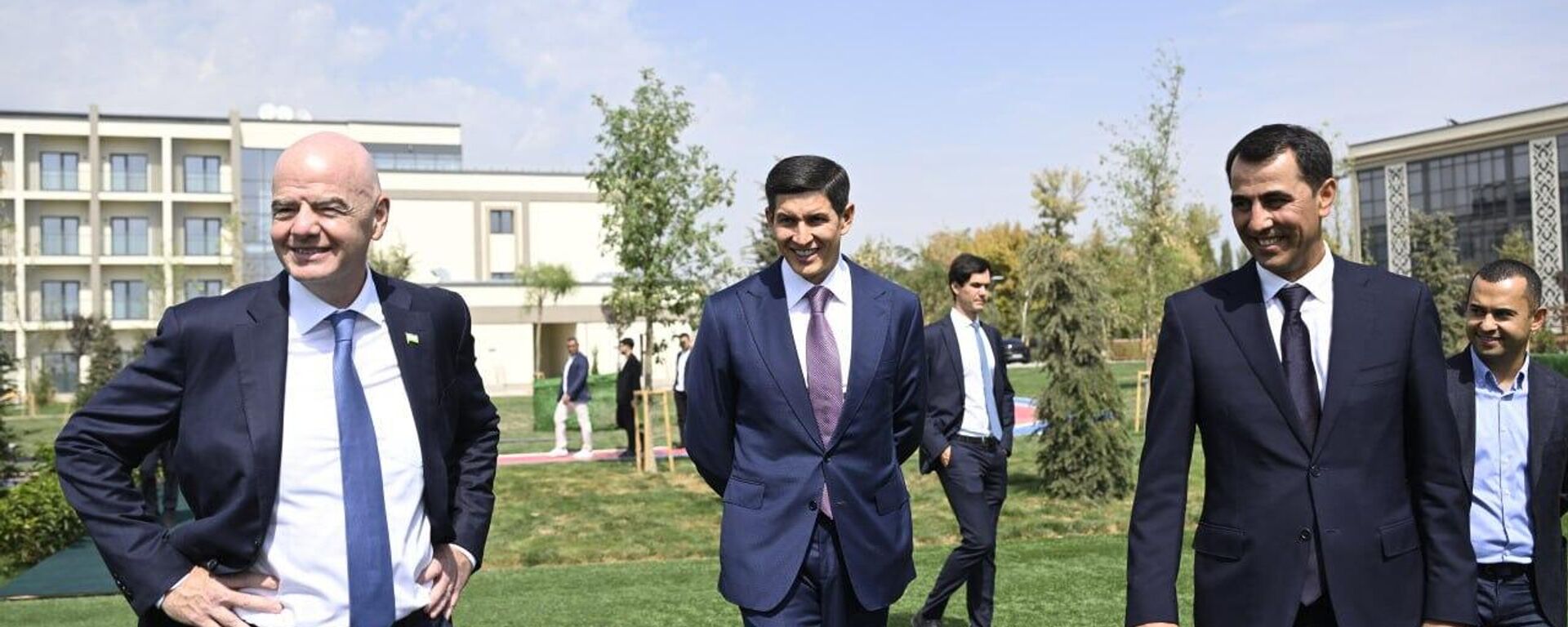 Президент ФИФА посетил Национальный футбольный центр в Юкоричирчикском районе - Sputnik Узбекистан, 1920, 08.09.2025