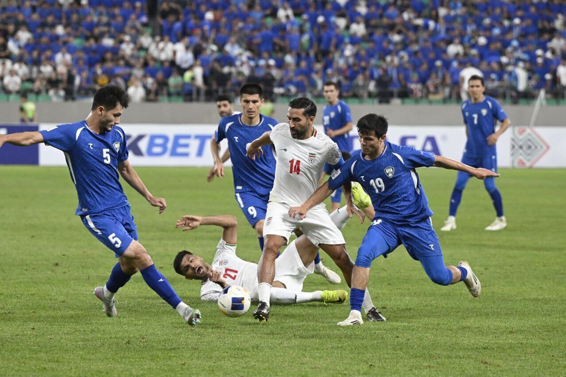 Узбекистан - Иран. Финал Кубка CAFA по футболу Узбекистан - Иран. Финал Кубка CAFA по футболу - Sputnik Узбекистан, 1920, 09.09.2025