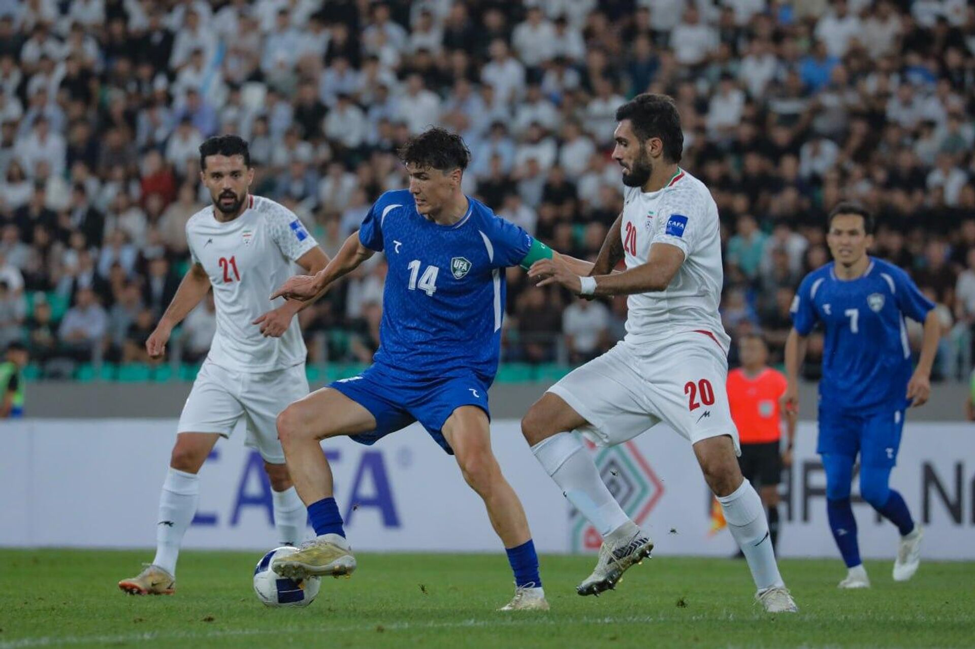 Узбекистан - Иран. Финал Кубка CAFA по футболу Узбекистан - Иран. Финал Кубка CAFA по футболу - Sputnik Узбекистан, 1920, 09.09.2025