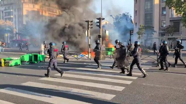 Во Франции проходят массовые протесты под лозунгом Заблокируем все - Sputnik Узбекистан