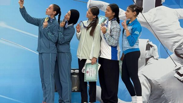 Фехтовальщицы из Узбекистана завоевали 3 медали в первый день Кубка Азии среди юниоров в Ташкенте - Sputnik Узбекистан