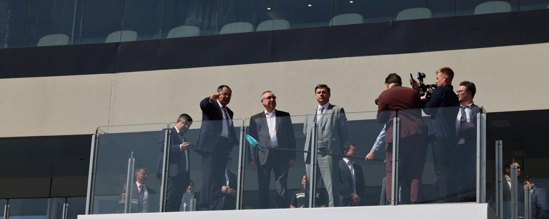 Губернатор Санкт-Петербурга посетил Олимпийский городок и Национальный футбольный центр - Sputnik Ўзбекистон, 1920, 11.09.2025