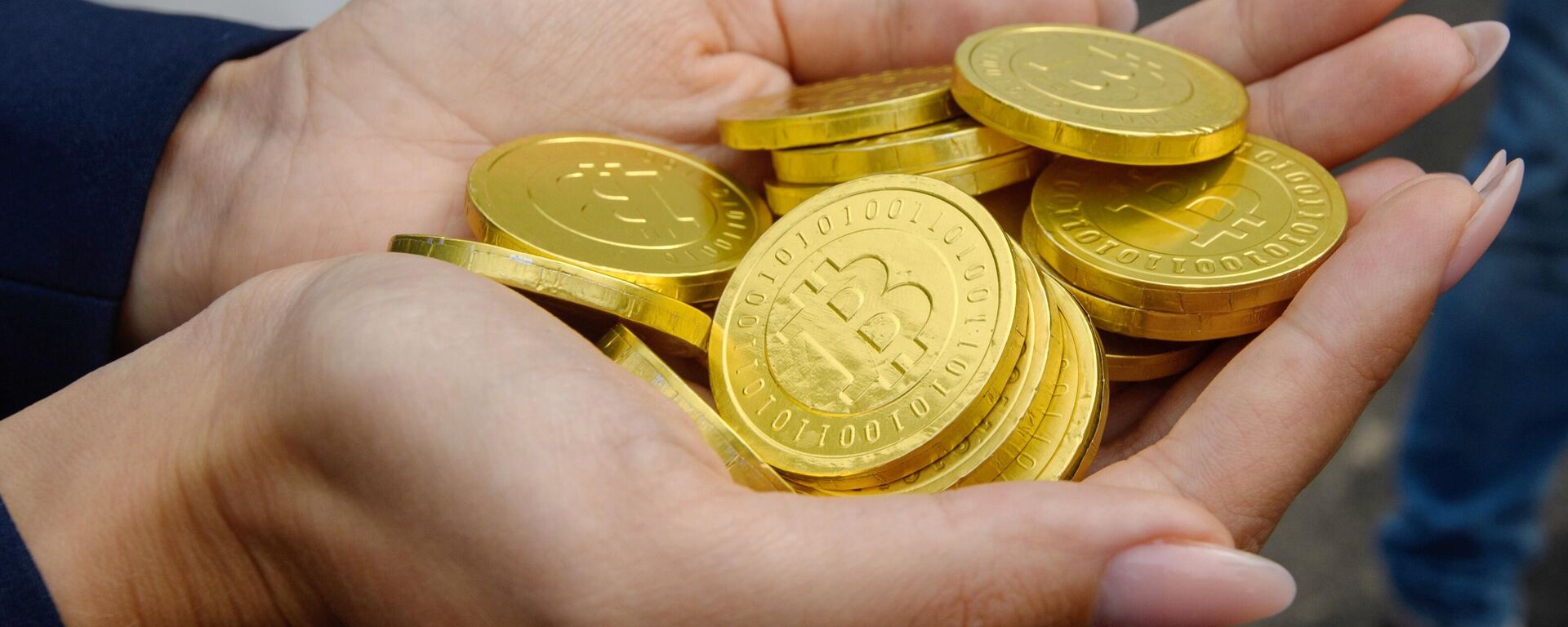 Биткоин криптовалюта  - Sputnik Ўзбекистон, 1920, 11.09.2025