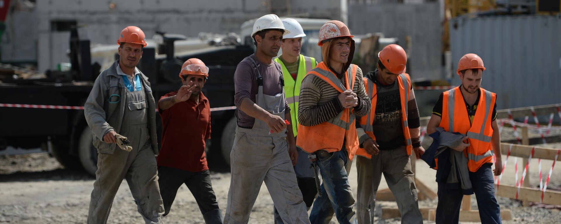 Rabochie migranti - Sputnik O‘zbekiston, 1920, 16.10.2025