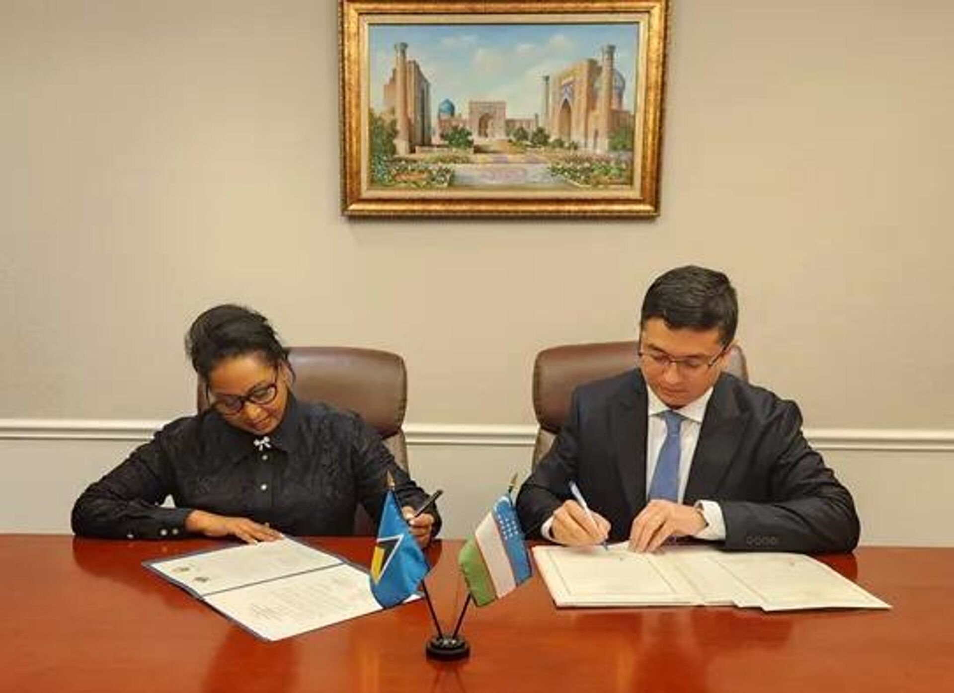 Узбекистан установил дипломатические отношения с Сент-Люсией
 - Sputnik Узбекистан, 1920, 11.09.2025