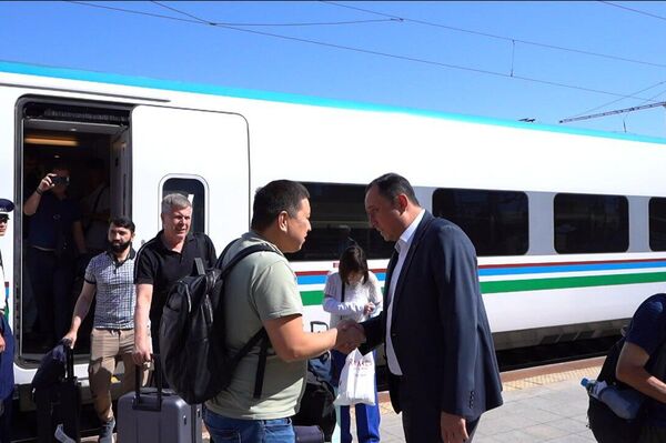 В Самарканд сегодня прибыли российские врачи в рамках проекта Миссия Добро - Sputnik Узбекистан