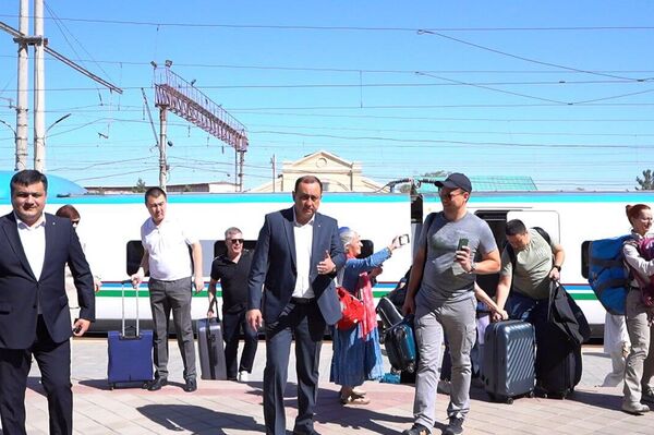 В Самарканд сегодня прибыли российские врачи в рамках проекта Миссия Добро - Sputnik Узбекистан