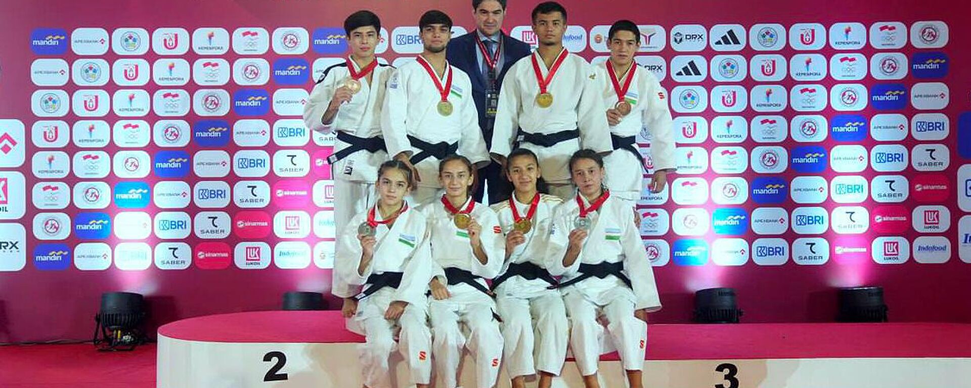 Наши юные дзюдоисты успешно стартовали на чемпионате Азии Наши юные дзюдоисты успешно стартовали на чемпионате Азии - Sputnik Узбекистан, 1920, 12.09.2025