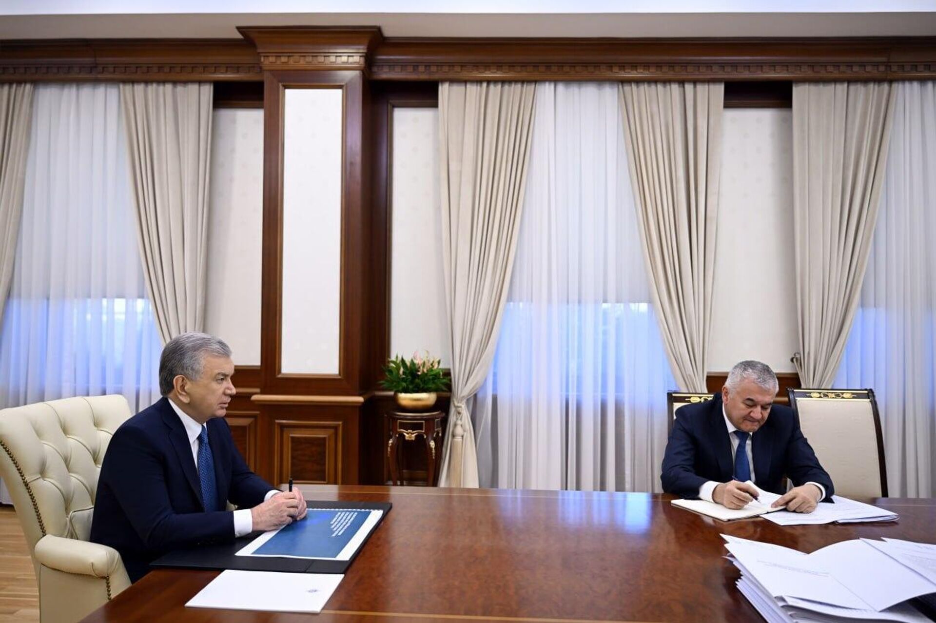 Шавкат Мирзиёев рассмотрел предложения по организации переписи населения и развитию сельского хозяйства - Sputnik Узбекистан, 1920, 12.09.2025