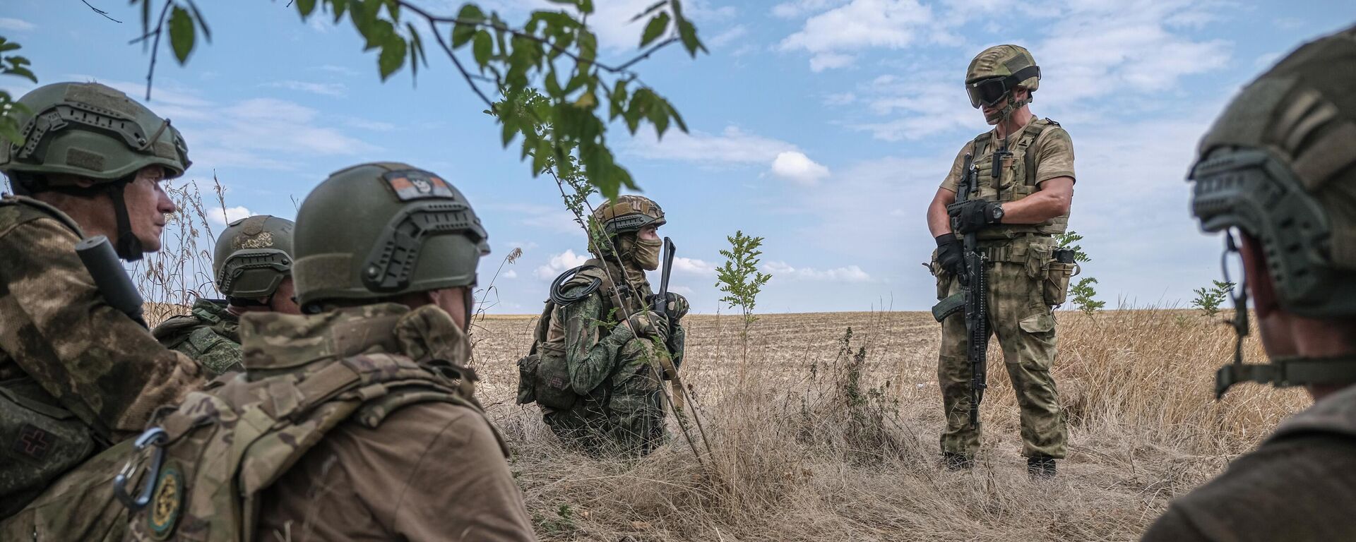 Подготовка штурмовых подразделений группировки войск Днепр на Запорожском направлении - Sputnik Ўзбекистон, 1920, 12.09.2025
