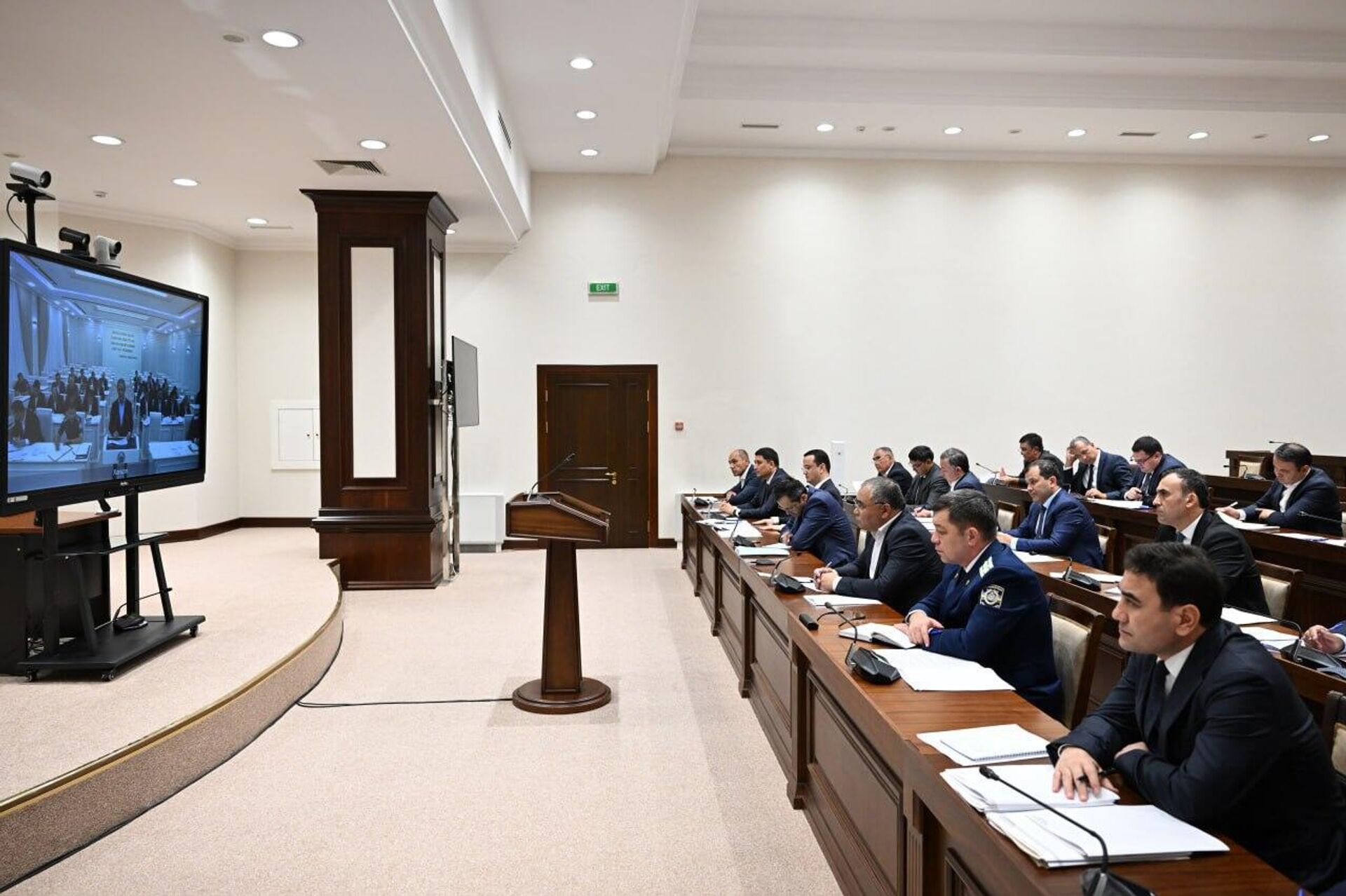 
Главе государства представили информацию о ходе реформ и планах развития Хорезмской области - Sputnik Узбекистан, 1920, 12.09.2025