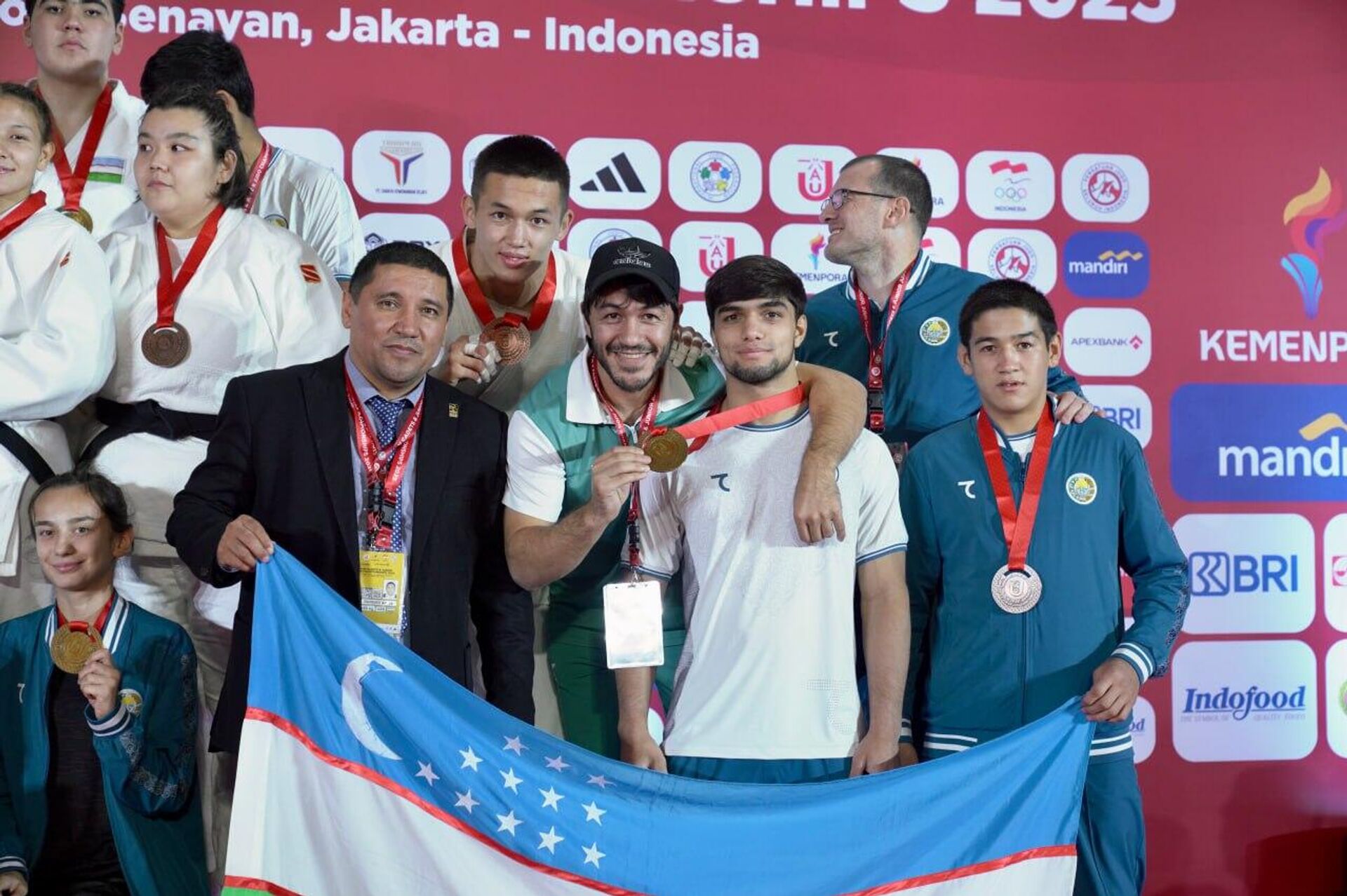 Юношеская сборная Узбекистана по дзюдо заняла первое место в медальном зачете чемпионата Азии Юношеская сборная Узбекистана по дзюдо заняла первое место в медальном зачете чемпионата Азии - Sputnik Узбекистан, 1920, 13.09.2025