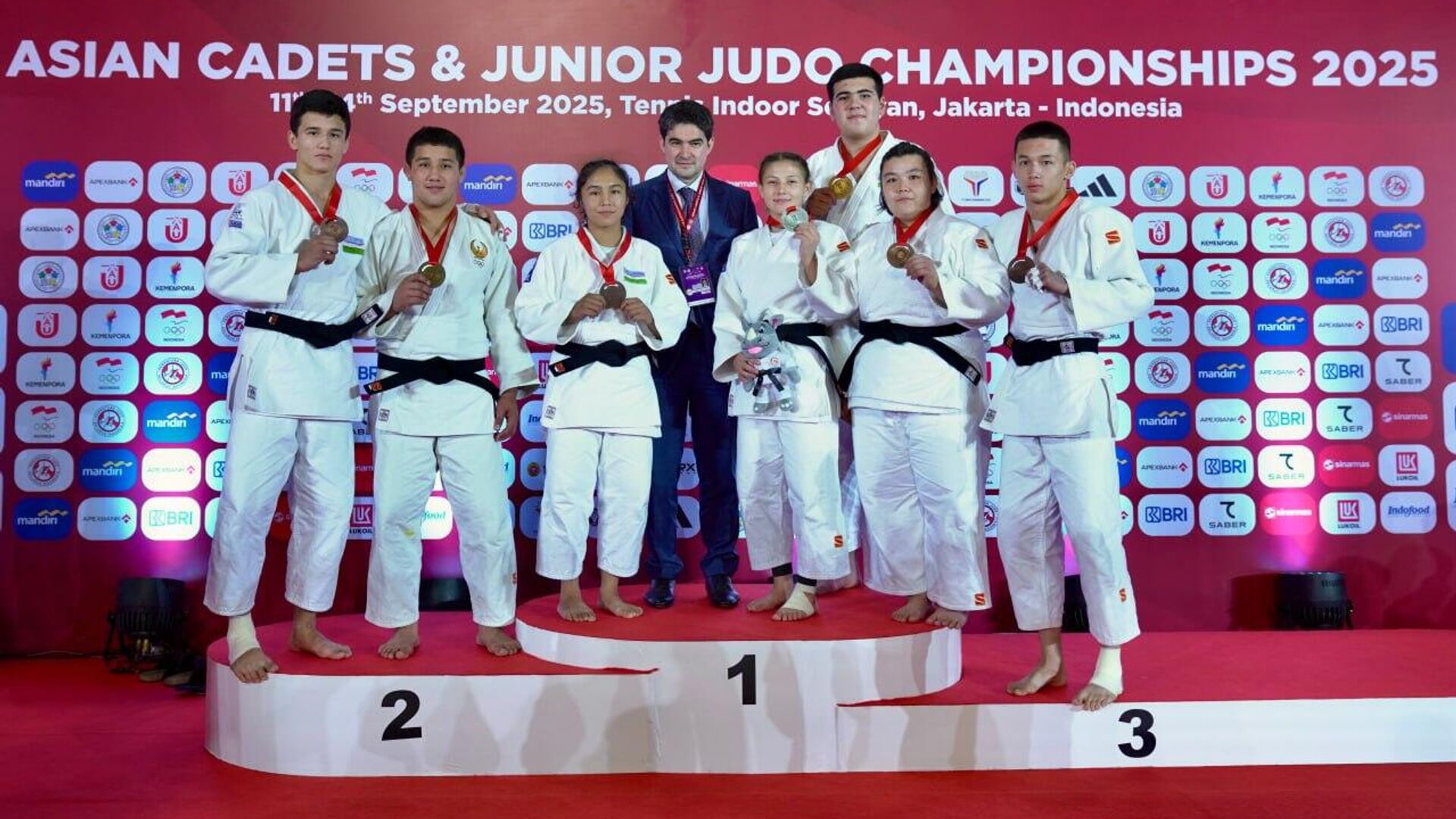 Юношеская сборная Узбекистана по дзюдо заняла первое место в медальном зачете чемпионата Азии Юношеская сборная Узбекистана по дзюдо заняла первое место в медальном зачете чемпионата Азии - Sputnik Узбекистан, 1920, 13.09.2025