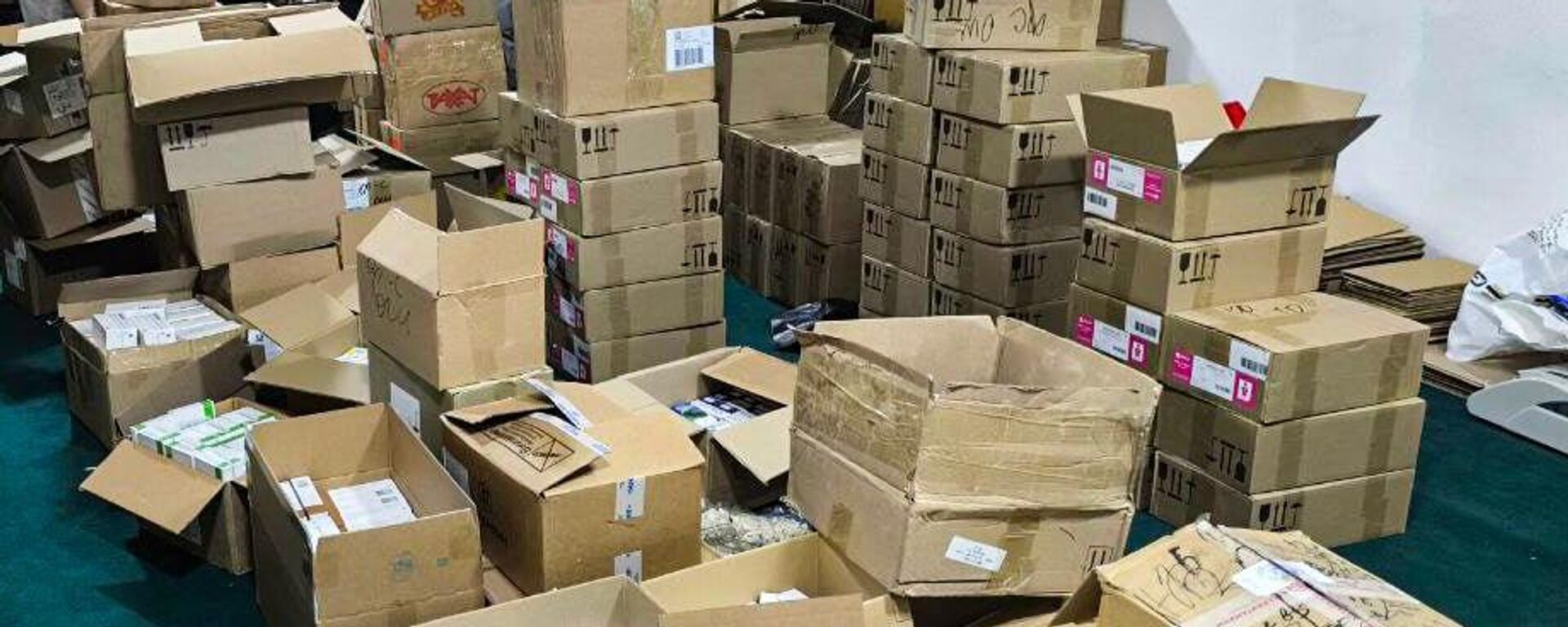 В Наманганской области выявили несертифицированные лекарства стоимостью более 7 млрд сумов - Sputnik Ўзбекистон, 1920, 31.10.2025