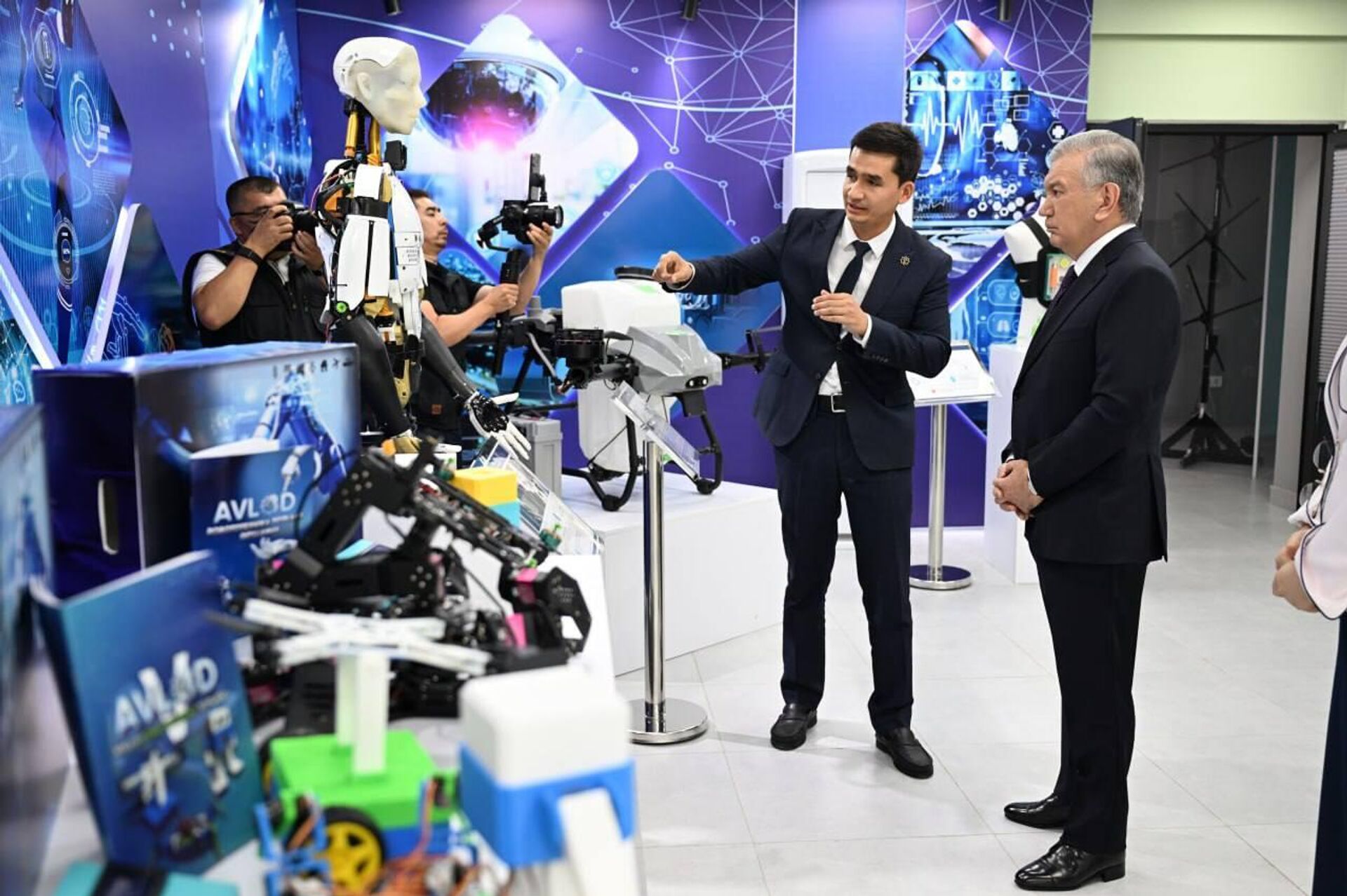 Шавкат Мирзиёев посетил детский лагерь Ренессанс в Бостанлыкском районе - Sputnik Узбекистан, 1920, 15.09.2025