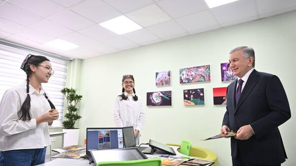 Шавкат Мирзиёев посетил детский лагерь Ренессанс в Бостанлыкском районе - Sputnik Узбекистан