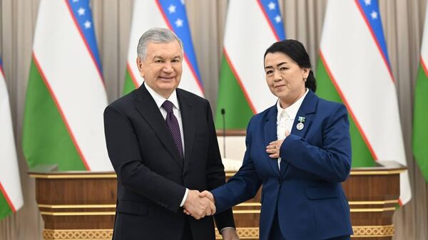 🟠Шавкат Мирзиёев наградил почетными званиями, орденами и медалями работников системы образования, показавших образцовые результаты - Sputnik Узбекистан