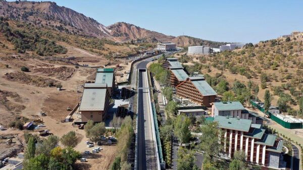 Шавкат Мирзиёев ознакомился с новым туристическим комплексом Чимган - Sputnik Узбекистан