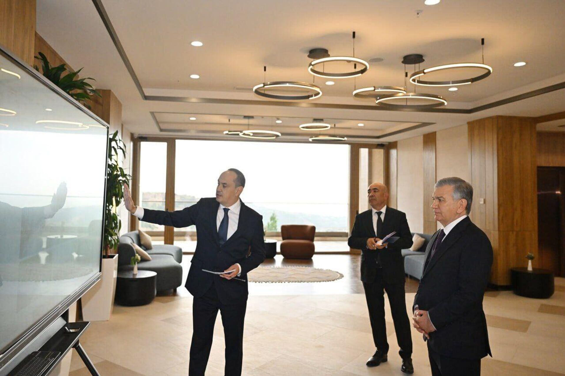 Президент ознакомился с новым туристическим комплексом в Бостанлыкском районе - Sputnik Узбекистан, 1920, 16.09.2025