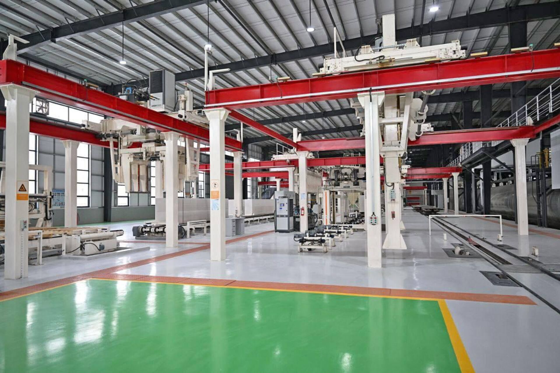 Шавкат Мирзиёев посетил предприятие по производству газобетона в Намангане Шавкат Мирзиёев посетил предприятие по производству газобетона в Намангане - Sputnik Узбекистан, 1920, 16.09.2025