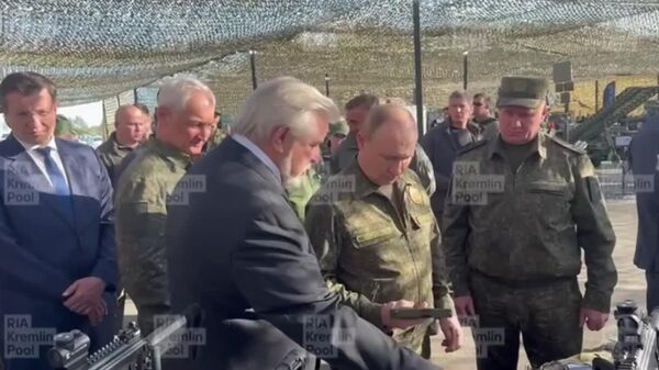 Владимир Путин наблюдал за ходом учений Запад-2025, сообщает @rian_ru - Sputnik Узбекистан