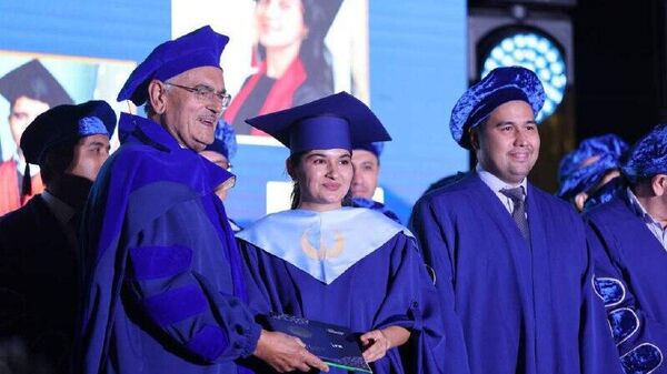 Первые выпускники Университета Новый Узбекистан получили дипломы - Sputnik Узбекистан
