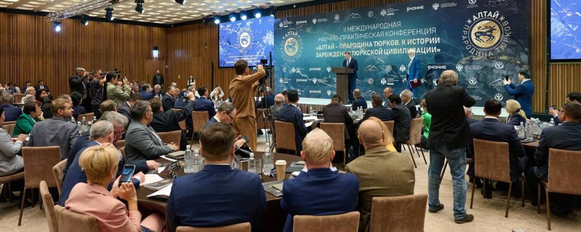 На конференции Алтай – прародина тюрков принята резолюция - Sputnik Ўзбекистон, 1920, 18.09.2025