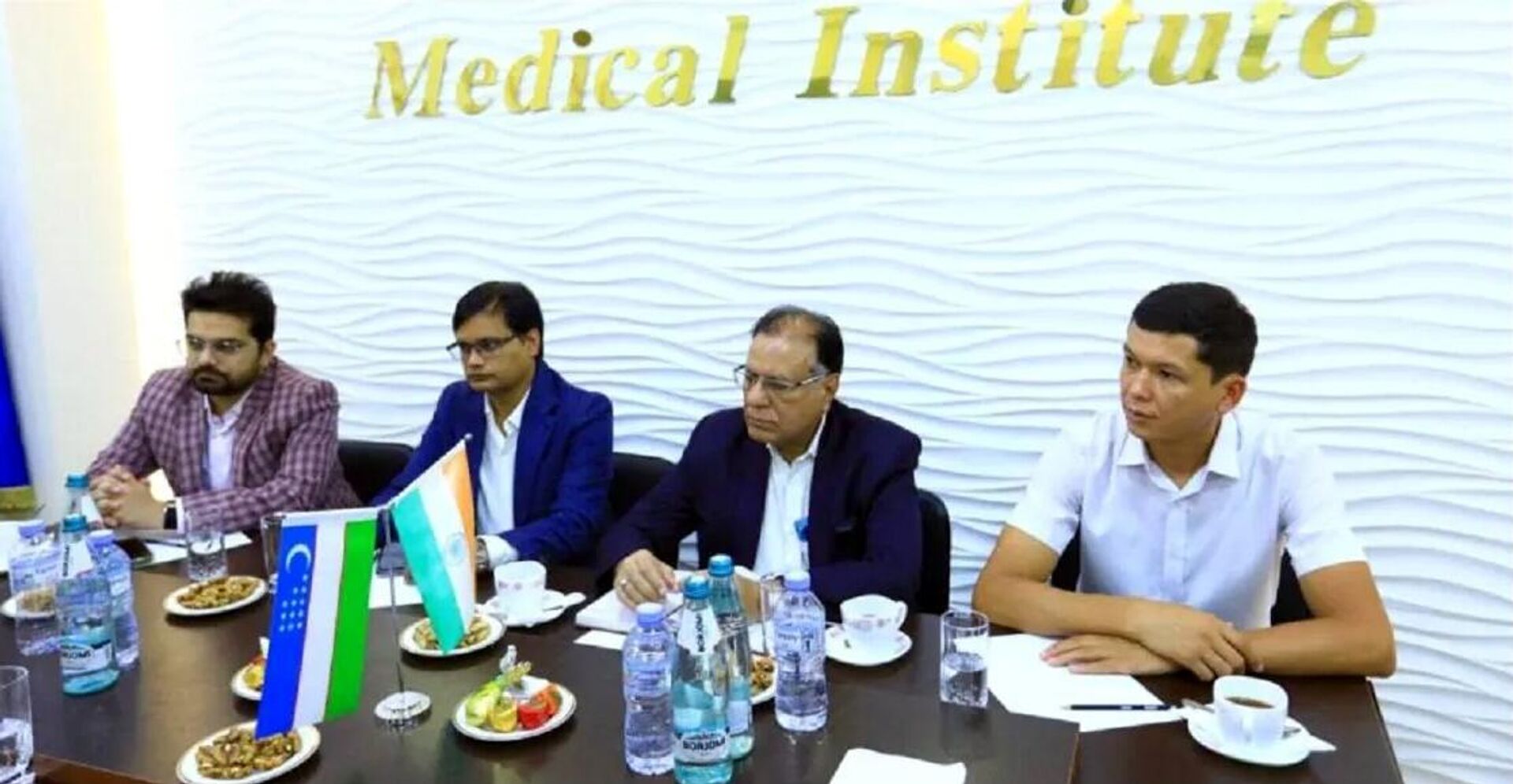 Узбекскими студенты пройдут стажировки в клиниках Индии
 - Sputnik Узбекистан, 1920, 18.09.2025