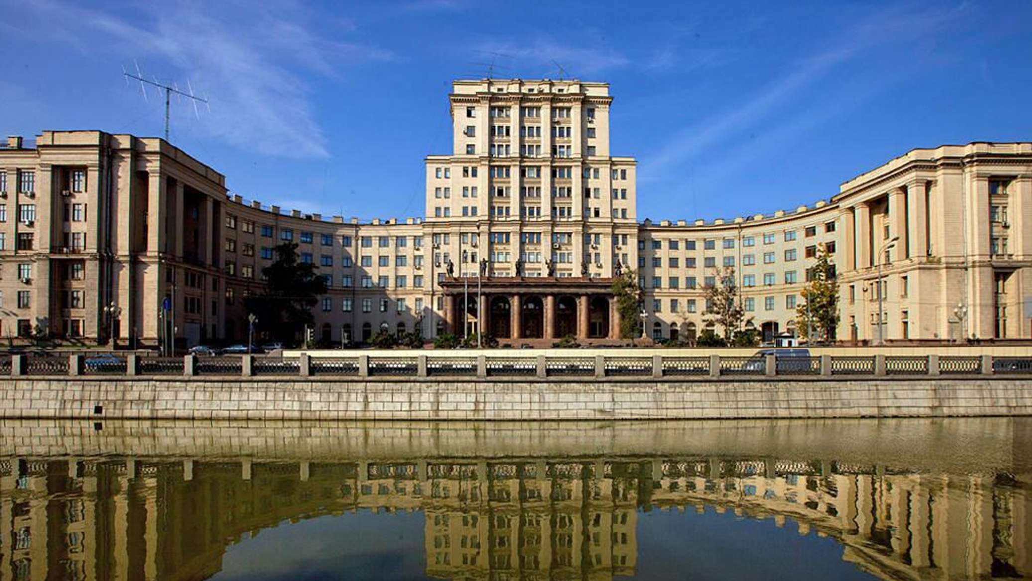 Абитуриенты Бауманки массово выбирают машиностроение